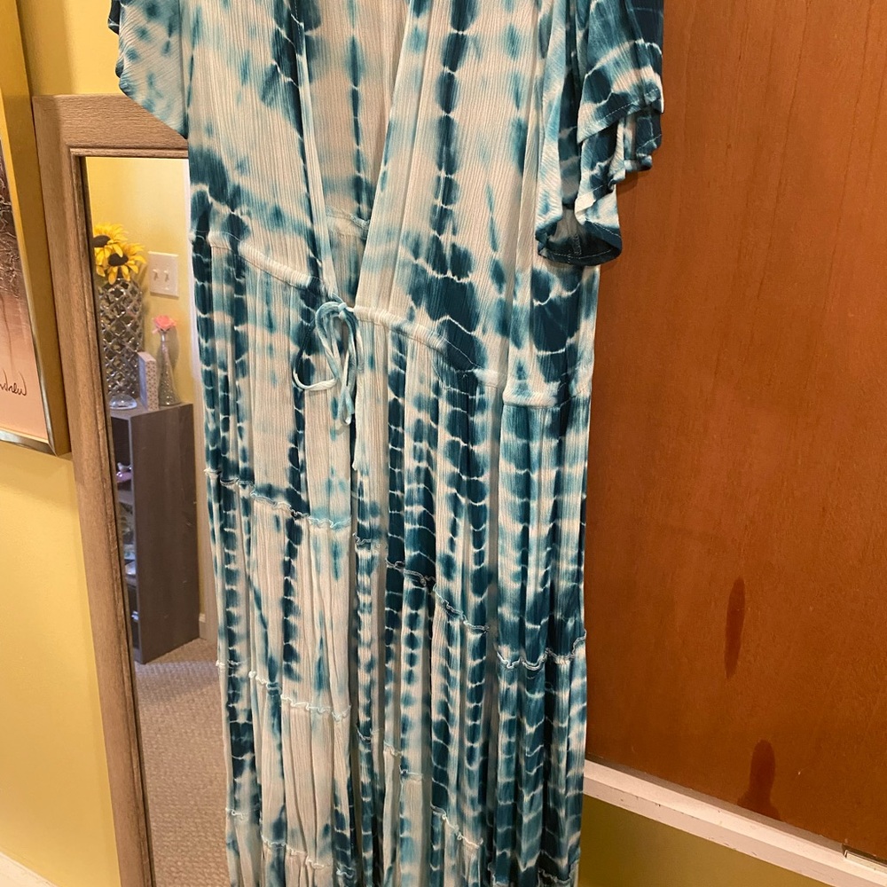 Torrid Blue and White Tie-Dye Blouse